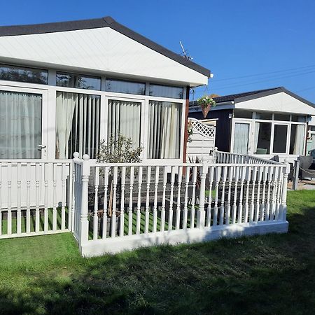 Family Tides-Chapel Saint Leonards Hotel Exterior photo